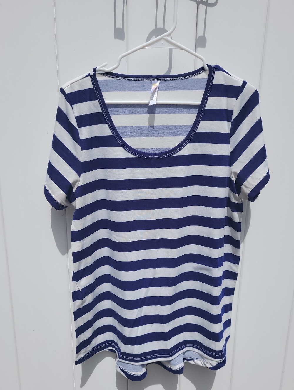 NWOT Large LuLaRoe Classic Tee